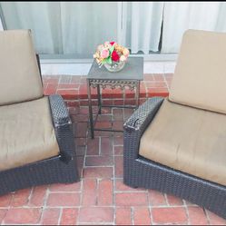 Patio Furniture set of reclining chairs (2) 