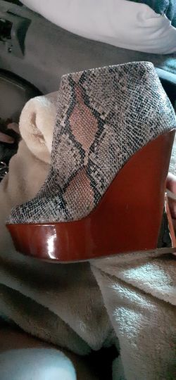 Snakeskin and gold wedges