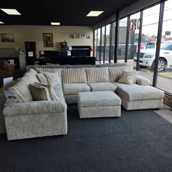 Light color ir dark color sectional with Chaise 🚚WE DELIVER🚚