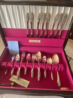 Silver ware set for 8  like new