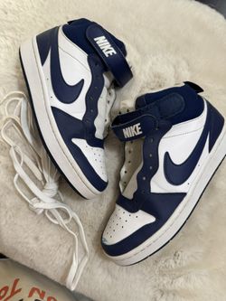 Nike Boys Blue and White Sneaker Shoes Size 5y 