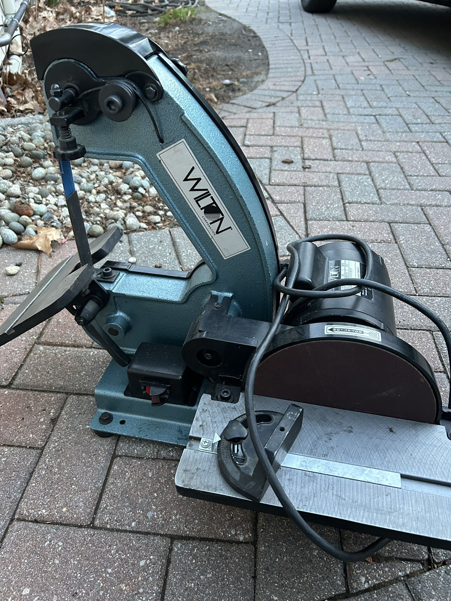 Wheel And Belt Sander For Metal Or Wood