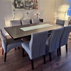 Set table with 8 chairs