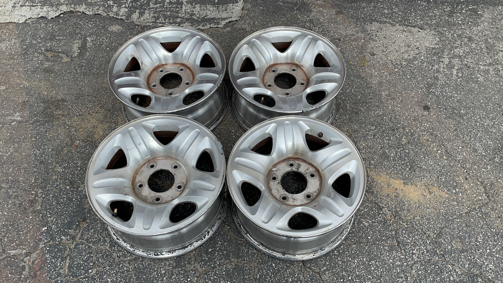 Ford Expedition or F150 16 inch rims 5 on 135mm fits Navigator