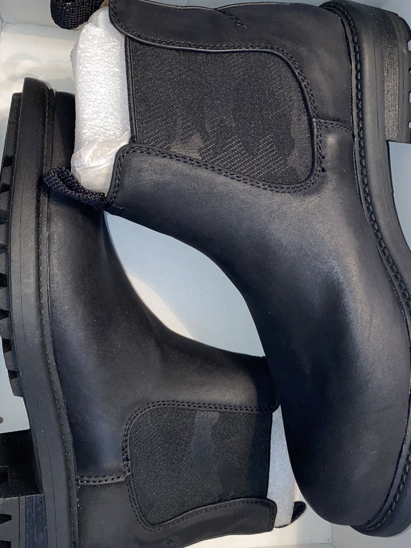 NEW Men Boots - Sz 7.5