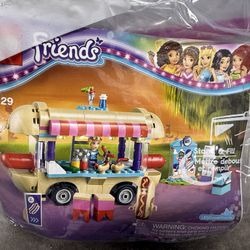 LEGO Friends: Amusement Park Hot Dog Van (41129) - Complete set w/ instructions.