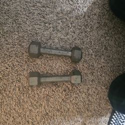 2x 5 Pound Dumbell