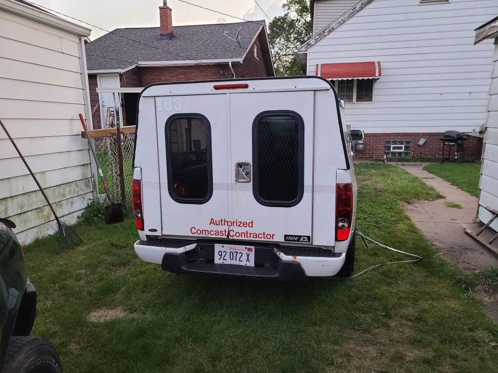 Pick Up bed tool box camper