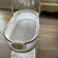 Delta Children White Bassinet 