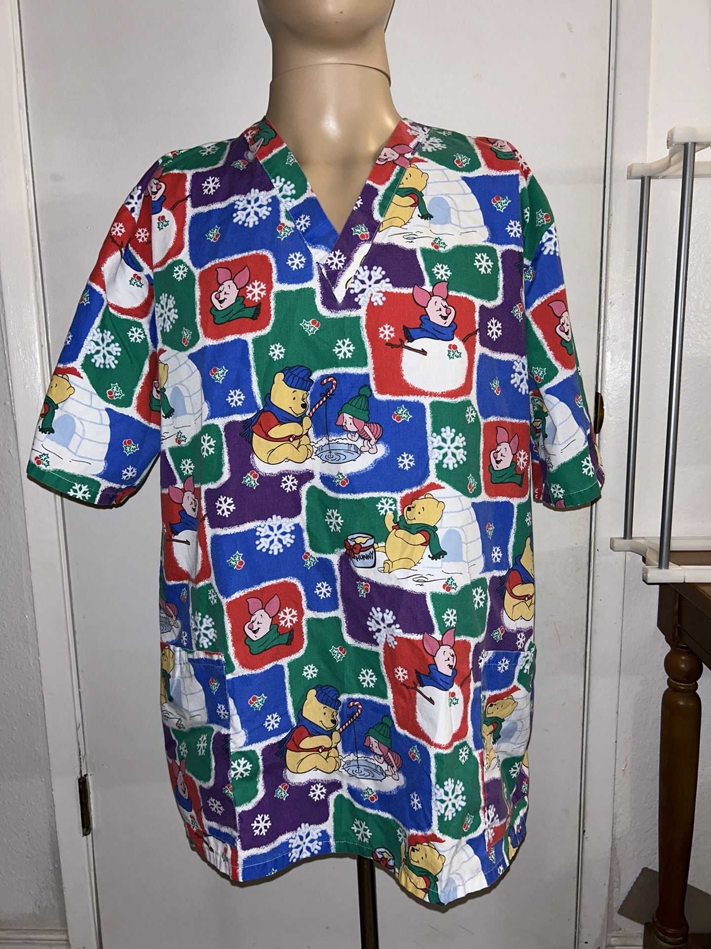 Disney Scrubs Top Christmas Holiday Winnie The Pooh Long Sleeves Pockets Sz XL