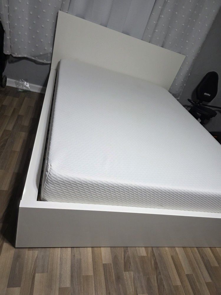 Queen Bed