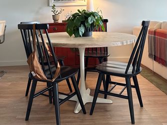 4’ Diameter Round Dining Table with 4 Chairs