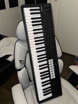 Novation Launchkey 61 MK4 USB MIDI Keyboard Controller