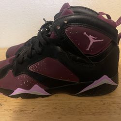 Maroon Jordan size 5y in good condition 
