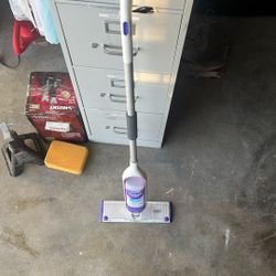 Swiffer Power Mop With Extra Cartridge Of Cleaner