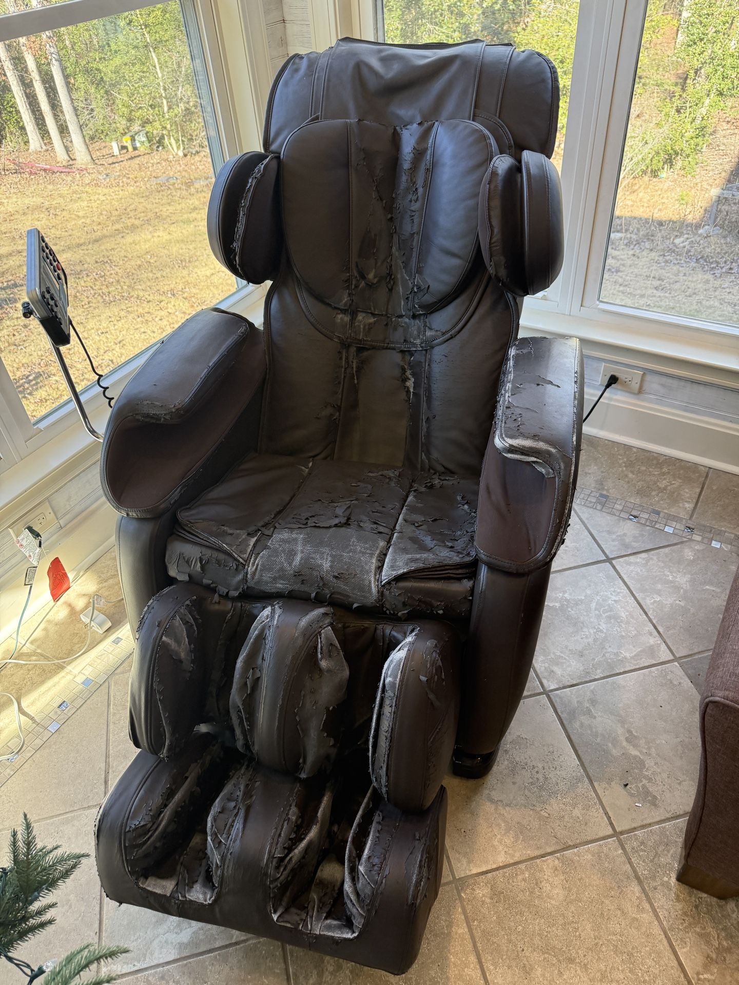 IDEAL Massage Chair - Free