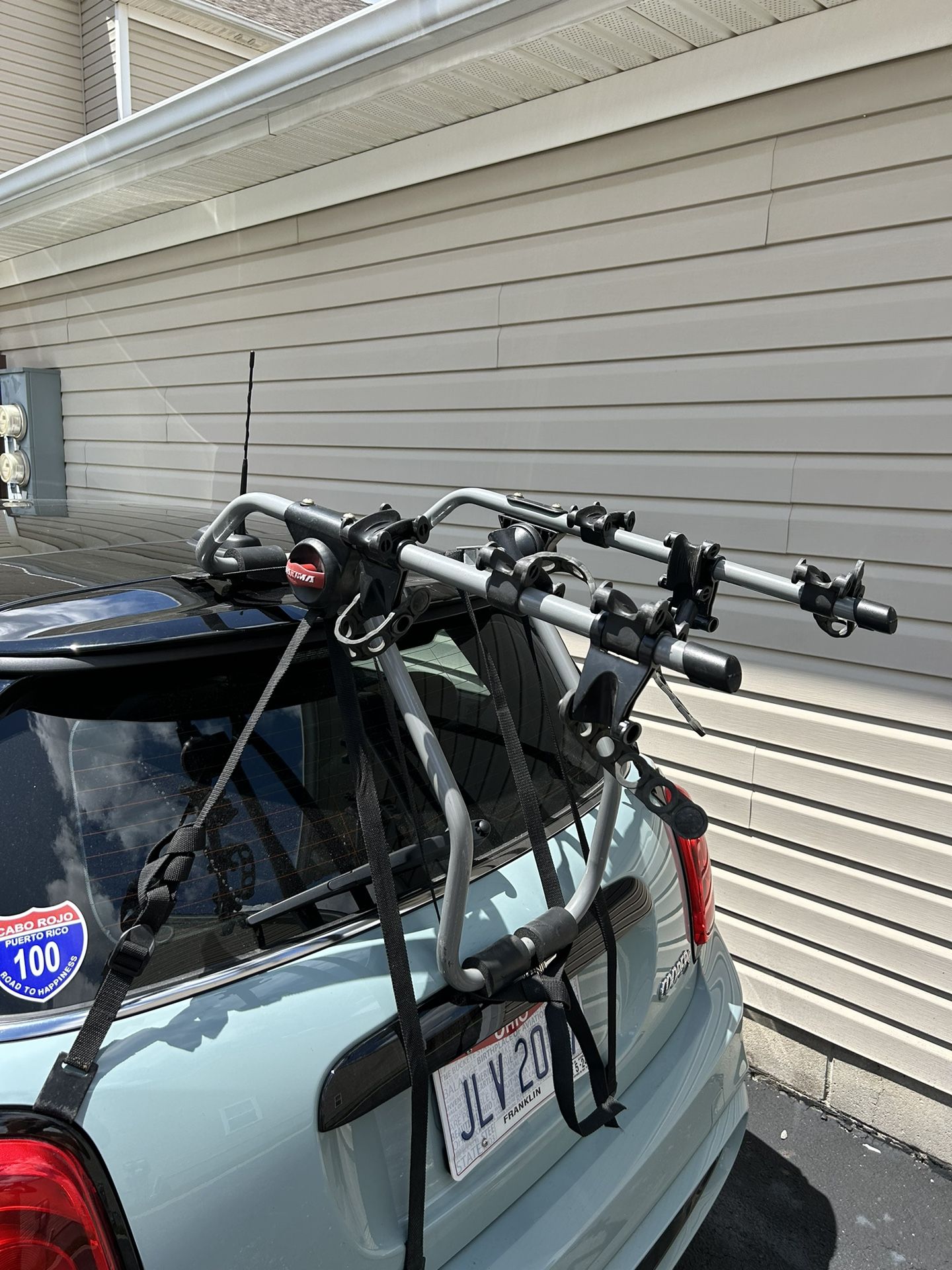 yakima superjoe 3 bike rack REDUCED TO GO!