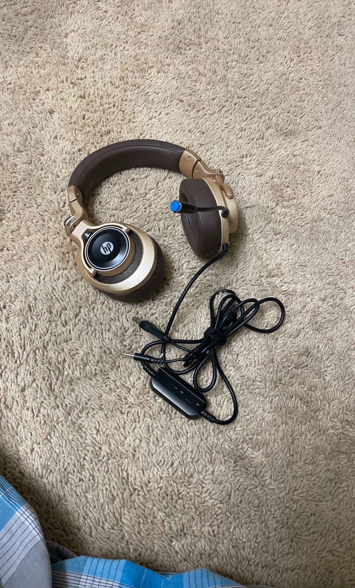 HP Wired Stereo Headset with mic Gaming Over ear Headset W LED H200 Headphone