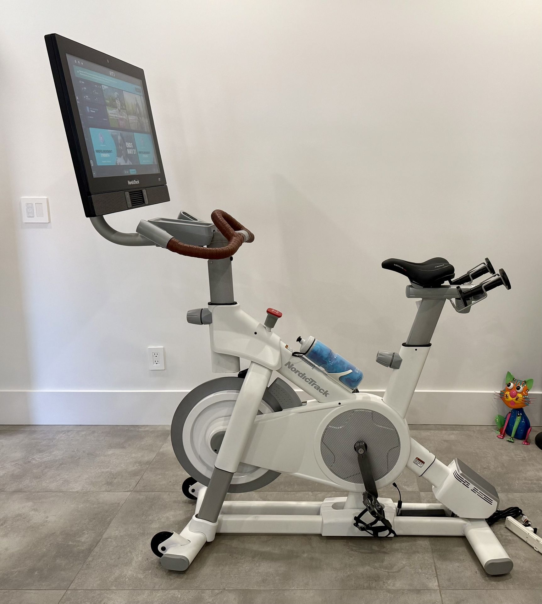NordicTrack Commercial Series S27i Exercise Bike Limited Edition White