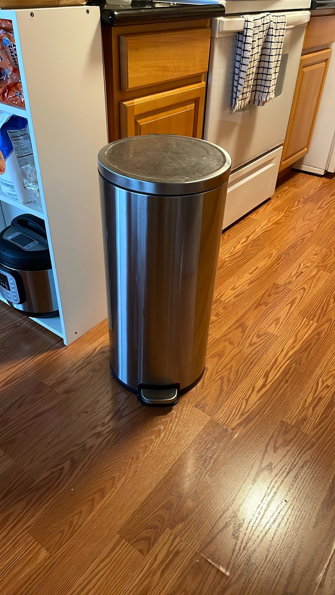 30L Step Trash Can