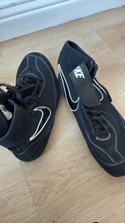 Wrestling shoes