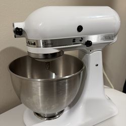 KitchenAid Classic Series 4.5 Quart Tilt-Head Stand Mixer K45SS, White
