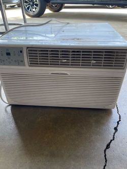 Through the wall AC 12000 BTU like new