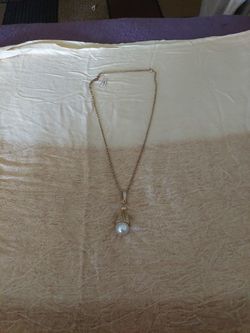 Gold Colored Necklace With Big Pearl Pendant