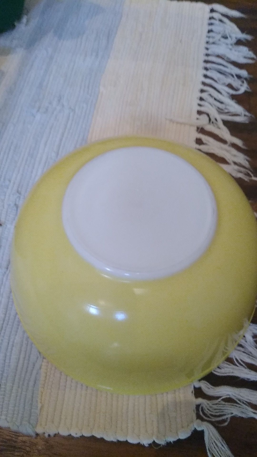 Pyrex 404 4qt yellow bowl