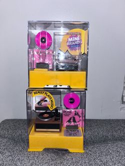 ZURU Mini Brands Really Works Vinyl Playset Series 1
