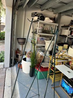 2 Green Metal Wire Display Easels outdoors floral stands heights 63 & 58