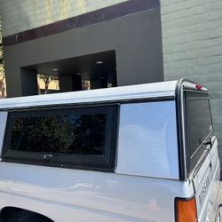 ARE Camper shell.    Like New