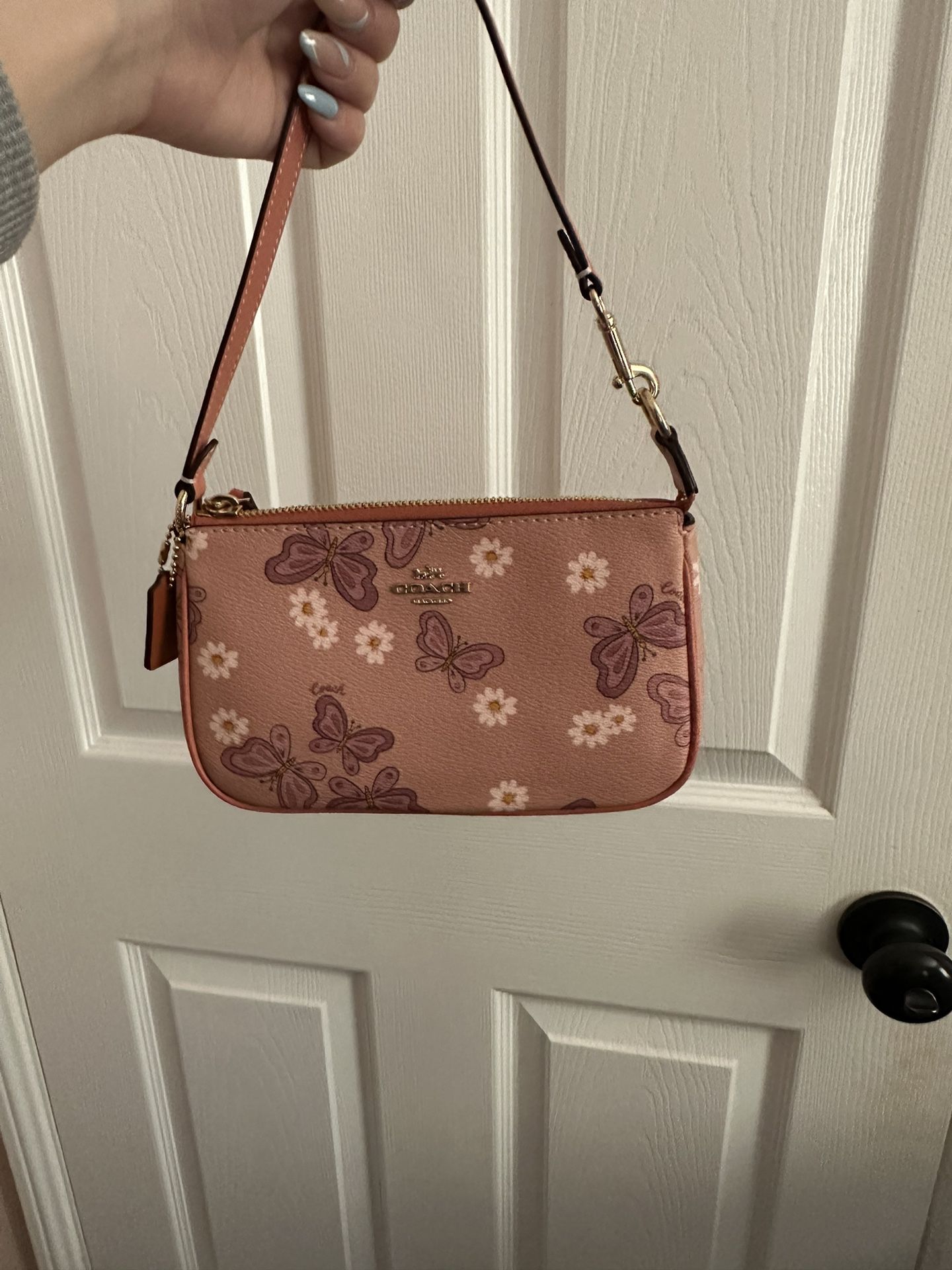 Coach Zoe carryall Large HandbagWith Lock And Key for Sale in Jacksonville,  FL - OfferUp