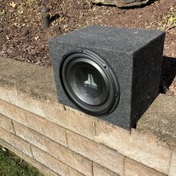 JL audio 12 In Subwoofer with 600 Watt Amp