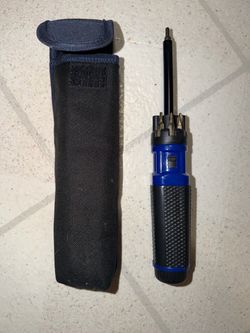 8 in 1 LED Lighted Ratchet Screwdriver with Magnetic Pick Up. Case is dirty see pics