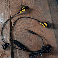 DeWalt Job Site Earbuds With Assorted Earpieces 