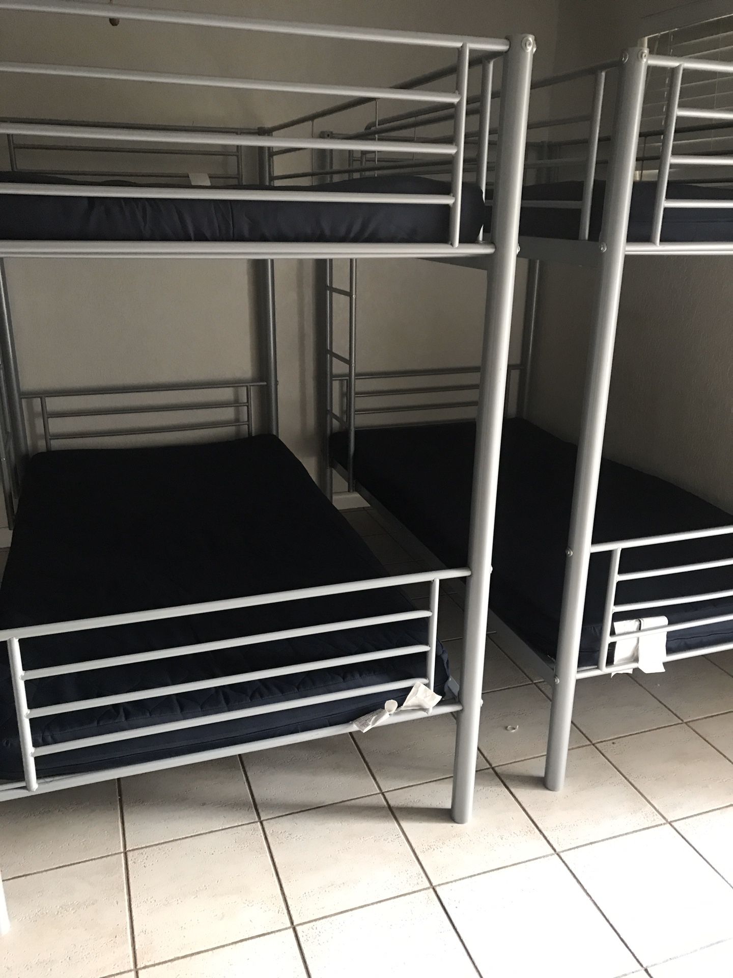 Bunk bed whit mattress and deliver 2