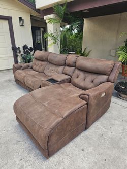 Bob's Furniture Power Recliner USB/Wireless Charging Couch  With Chaise