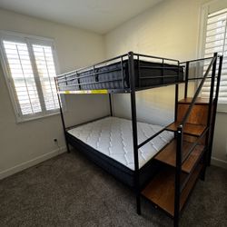 Two-level connected bunk bed with sturdy stairs in perfect condition. ✔️ Sleek black finish ✔️ Full size ✔️ All pieces included ✔️ Instruction manual 