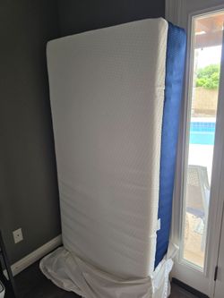 Twin mattress, sleepys