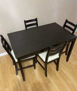 5-PIECE IKEA SMALL LIGHTWEIGHT DINING SET (1 RECTANGLE DINING TABLE WITH 4 PSDDED CHAIRS )