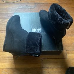 DKNY WOMENS NADRA WEDGE BOOTIE SIZE 9