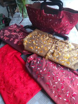 New Embroidered Silk handbag, wooden handle, purse, stands up, zipped pocket