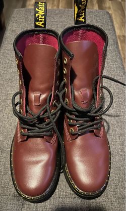 Dr. Martens Zavala - size 6 - burgundy