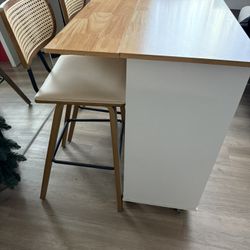 Kitchen island with bar chairs 