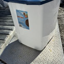 Pet Food Container 