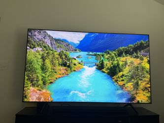 SAMSUNG 82" TU7000 Smart 4K UHD TV