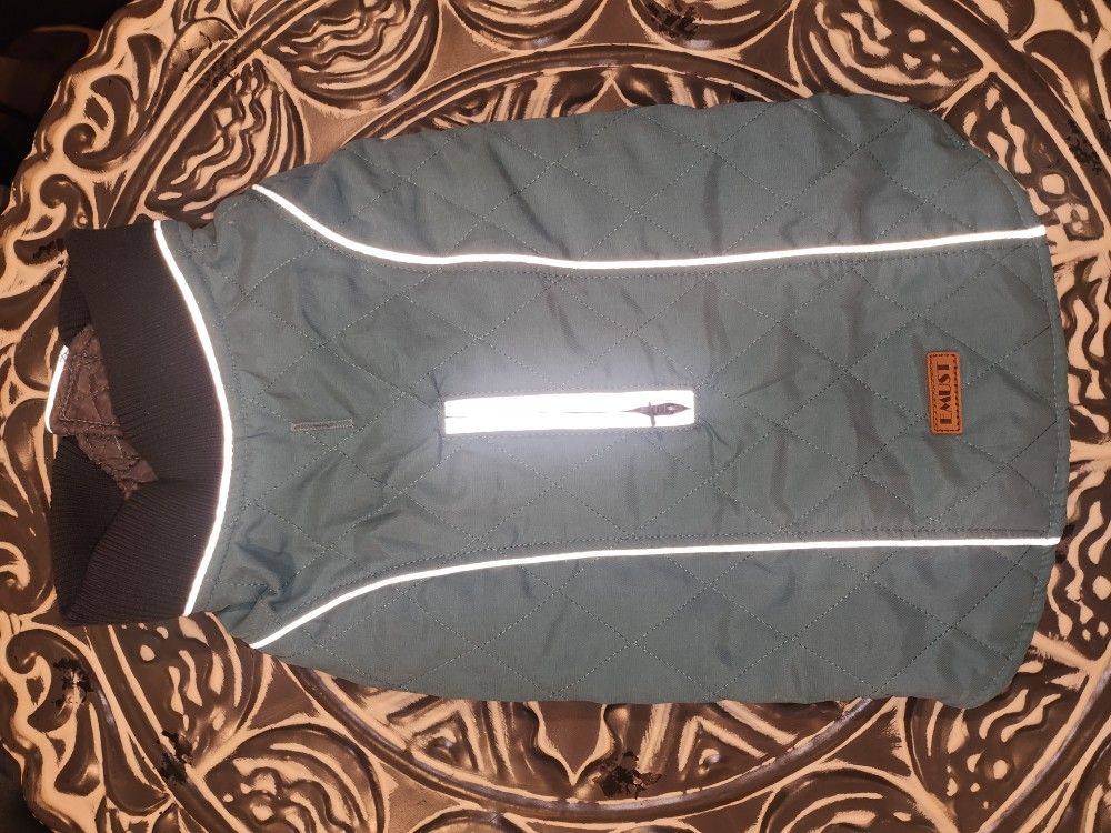 New. Quilted Dog Jacket Size LARGE