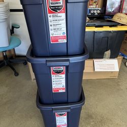 3 Rubbermaid 18 gallons storage containers with lid