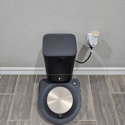 I Roomba S9 Plus